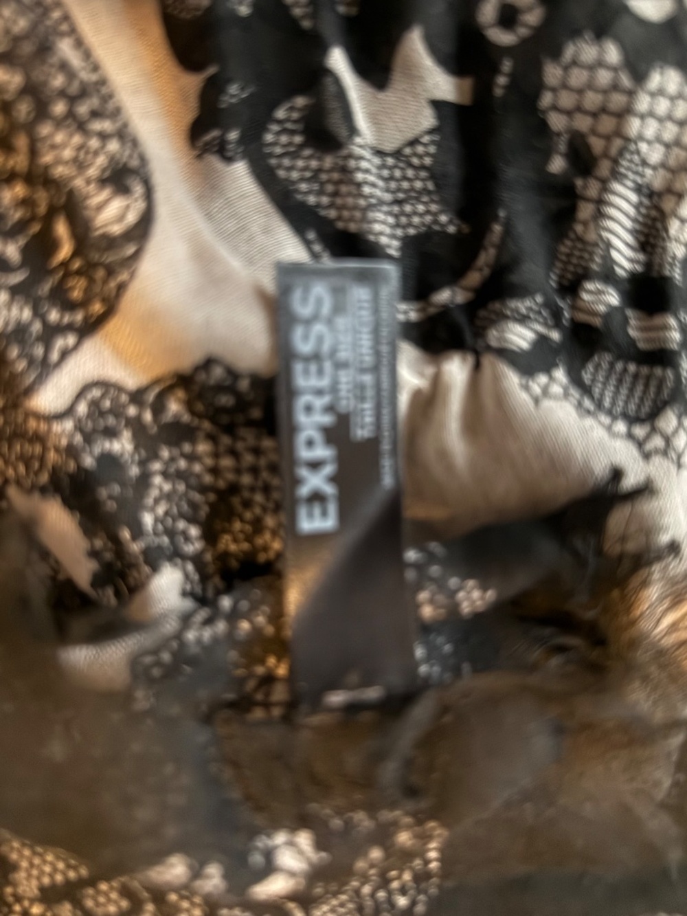 Express Alexander McQueen skull scarf - Picture 2 of 2